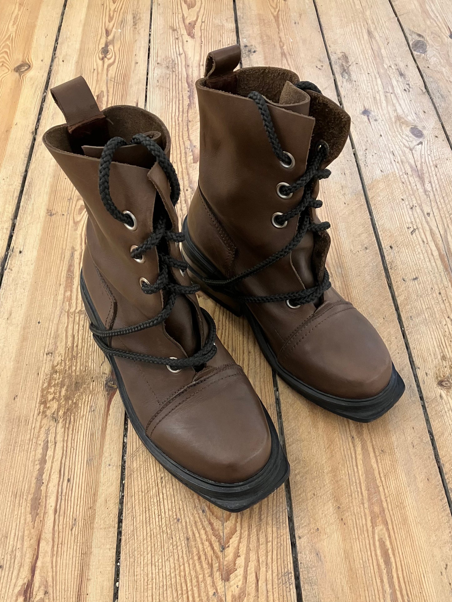 90’s Dirk Bikkembergs Brown Metal Heel Lacing Boots